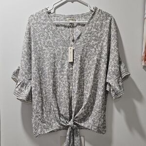 Max Studio Women's Ruffle Sleeve Printed, Tie Front, V-neck Blouse Size Large